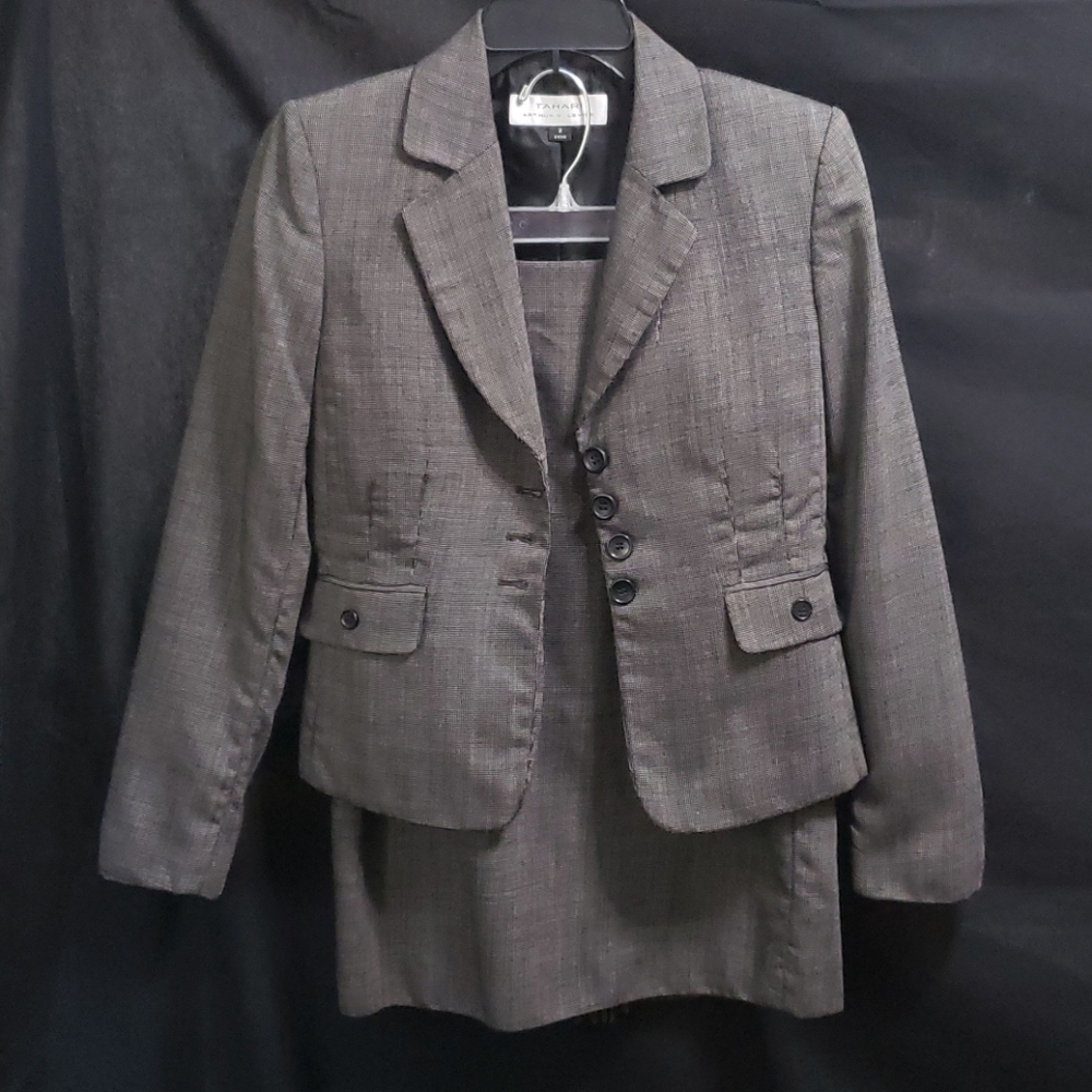 Tahari Women's Suit
